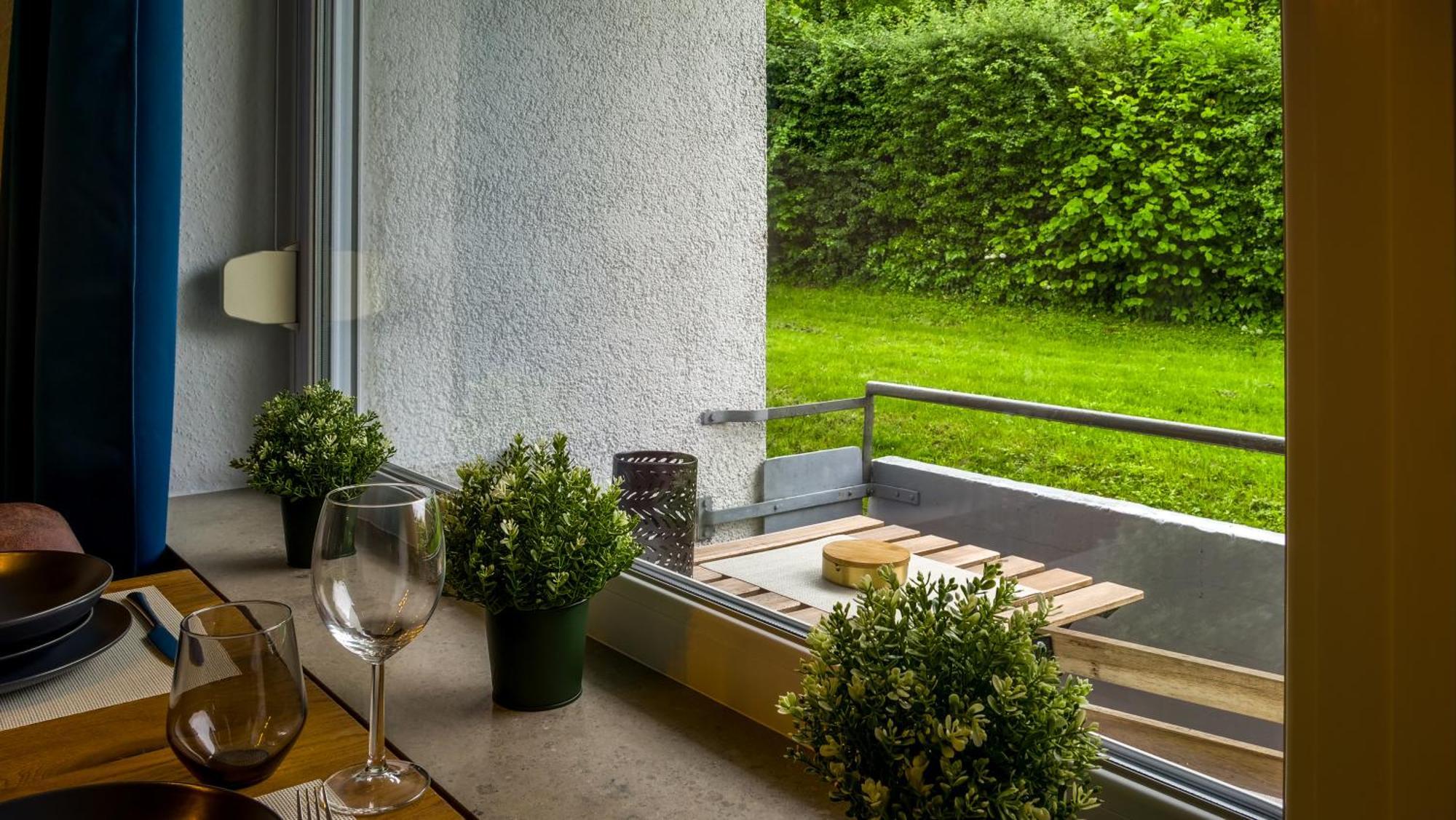Gross, Modern, Zentrumsnah Mit Parkplatz Und Garten Ulm Eksteriør bilde
